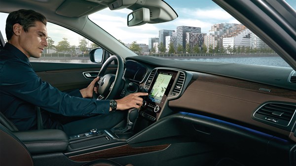 A driver accessing the Renault R-LINK 2 system while driving