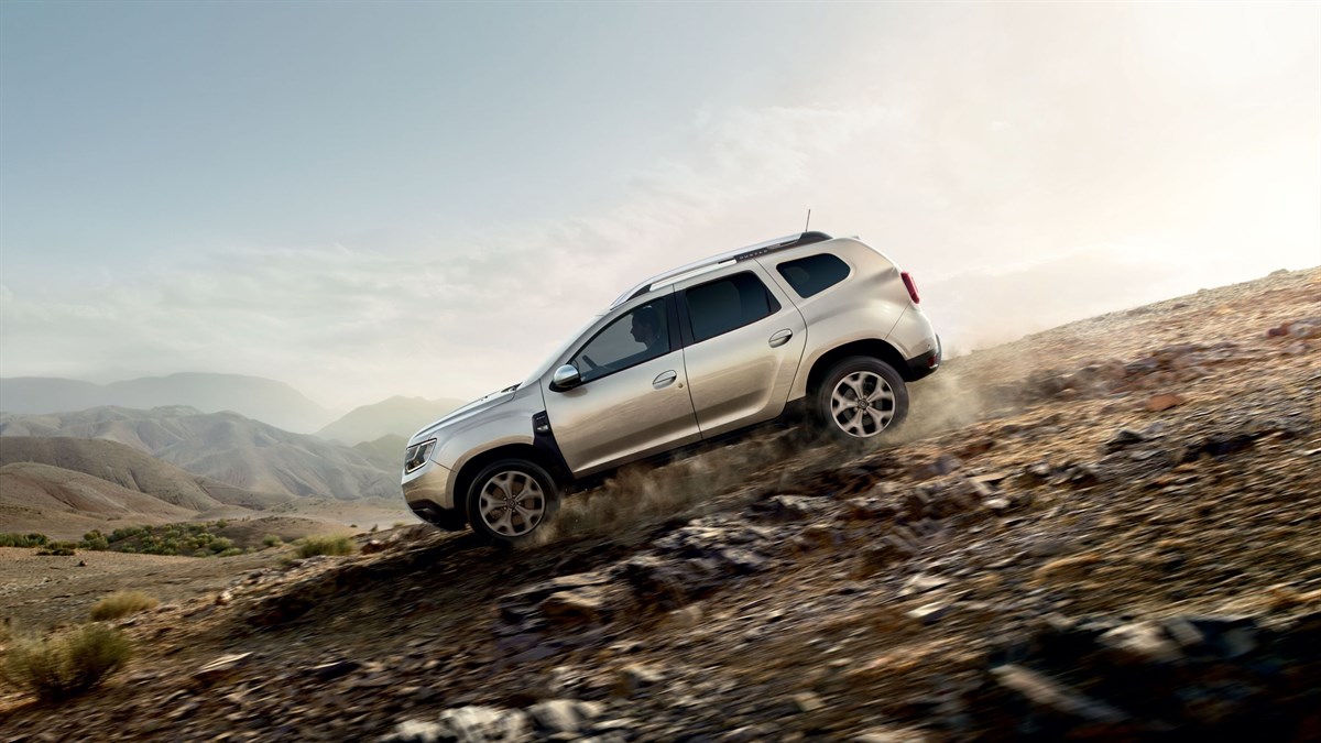 A All-New Renault Duster moving downwards in a hilly area