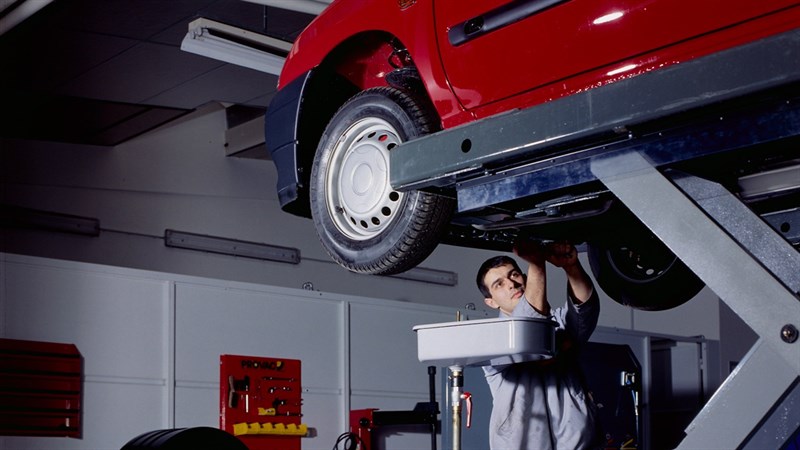 A man servicing Renault vehicle