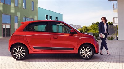 A women looking towards her Renault vehicle
